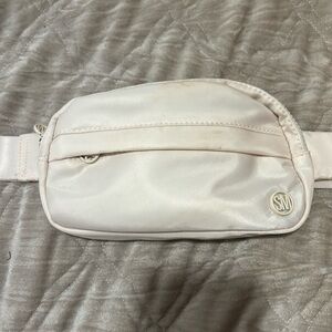 Steve Madden Crème Fanny Pack